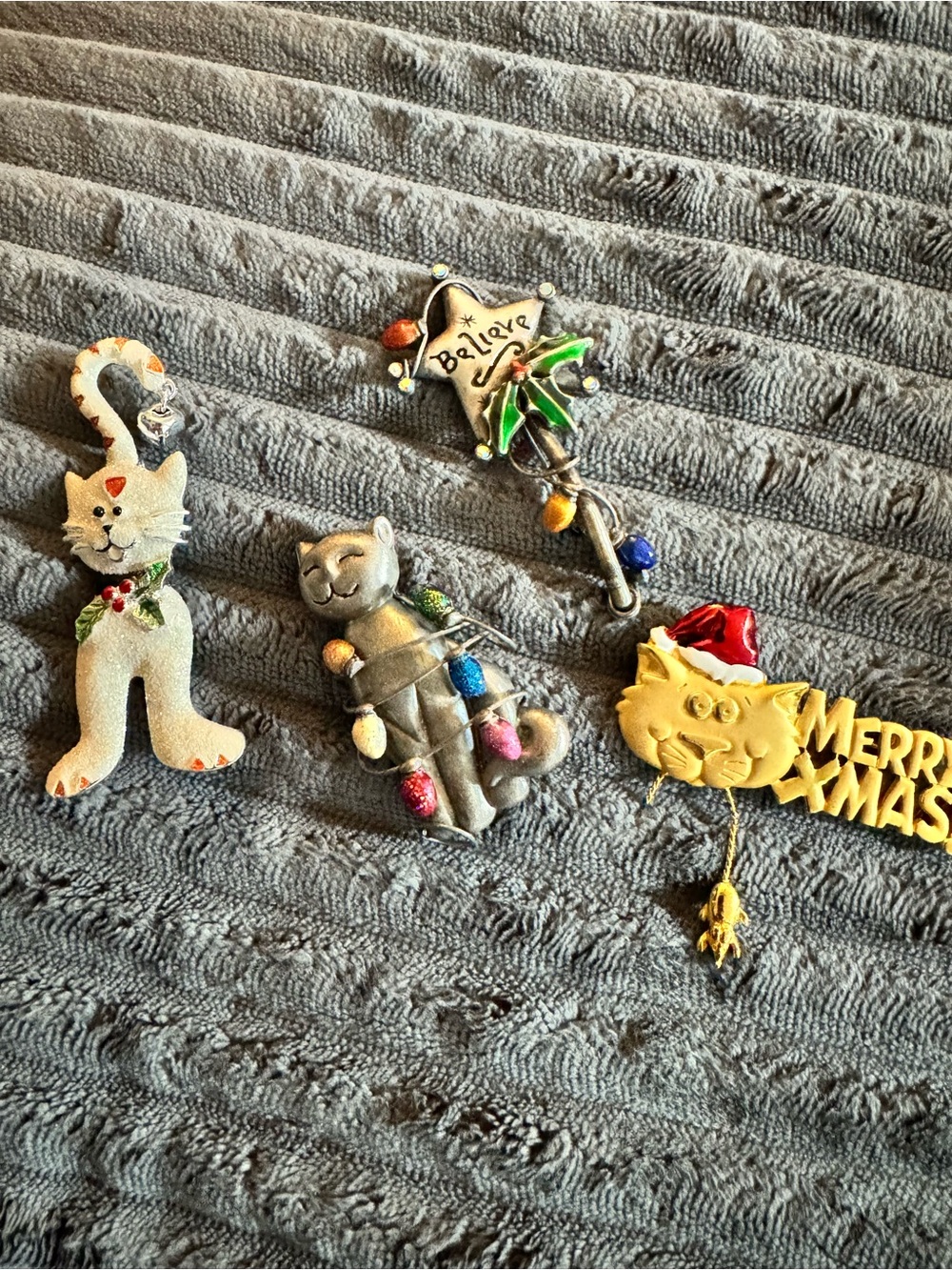 Lot of vintage Christmas pins